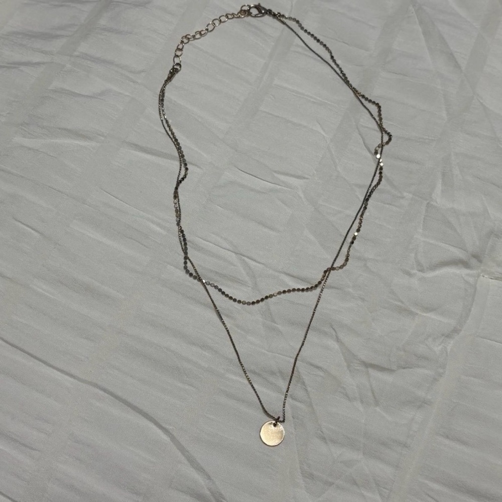 Elegant Gold Pendant Necklace